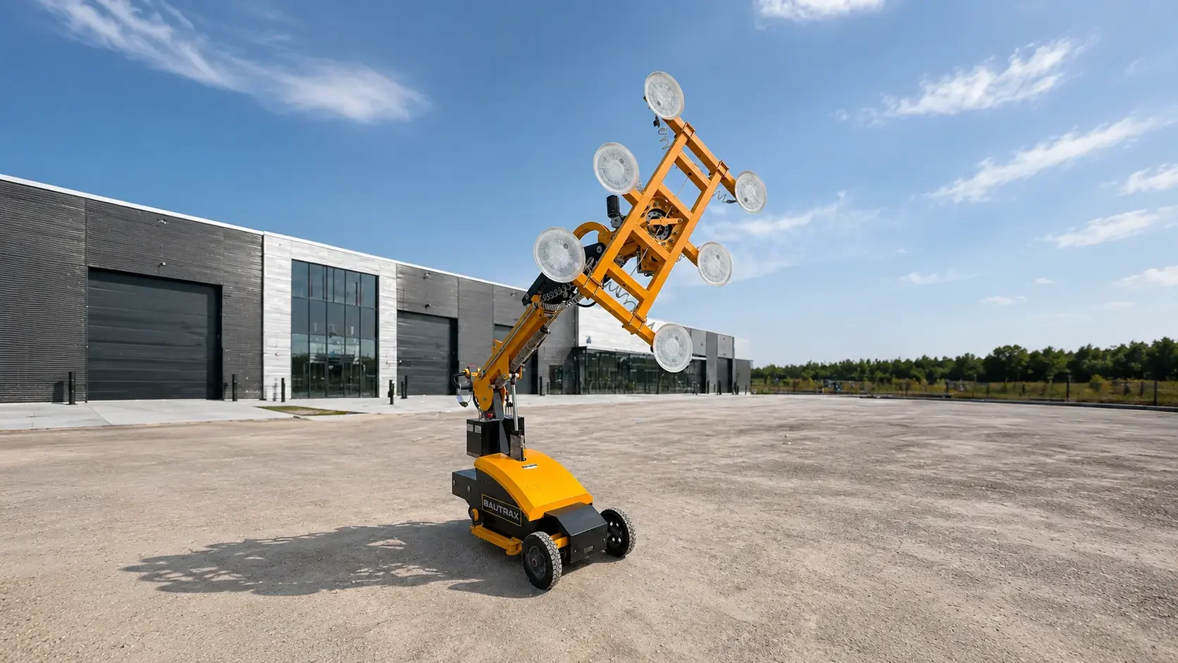 BAUTRAX VROB600 – самоходен робот за монтаж на стъкла