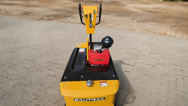 Преден изглед отгоре на Bautrax WBR08 с компактни размери и разположение на ръкохватката.
