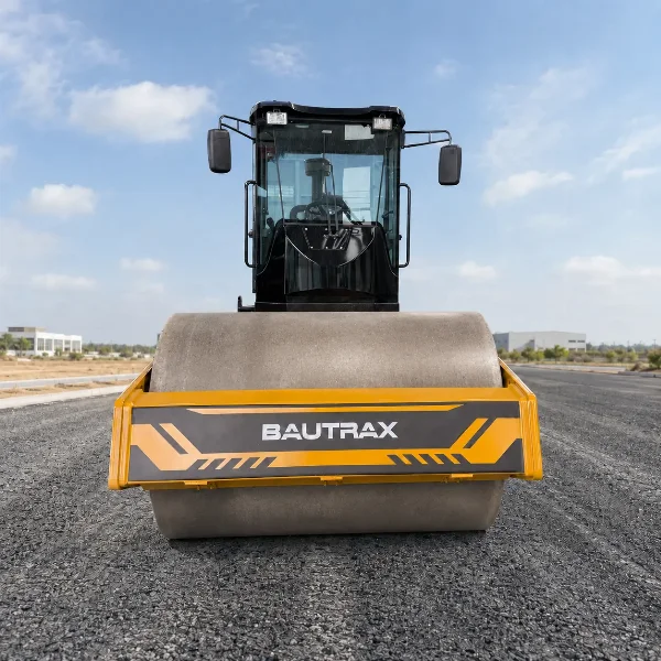 Преден изглед на SDR100 с брандиране BAUTRAX върху барабана и пълна видимост към кабината.