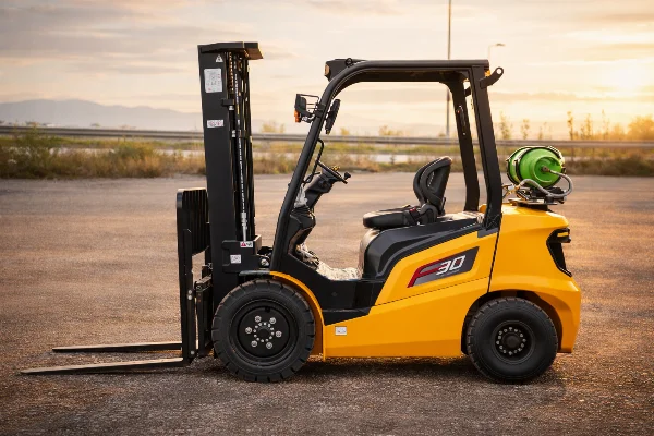 LPG мотокар BAUTRAX FORK30 - ляв страничен изглед.